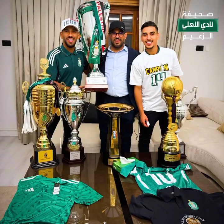 Facebook_18.00_00_38_14.Still001